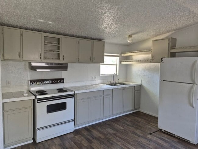 Building Photo - 507 1/2 Tidal St