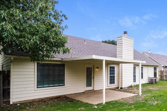 Building Photo - 7579 Valley Mist Dr