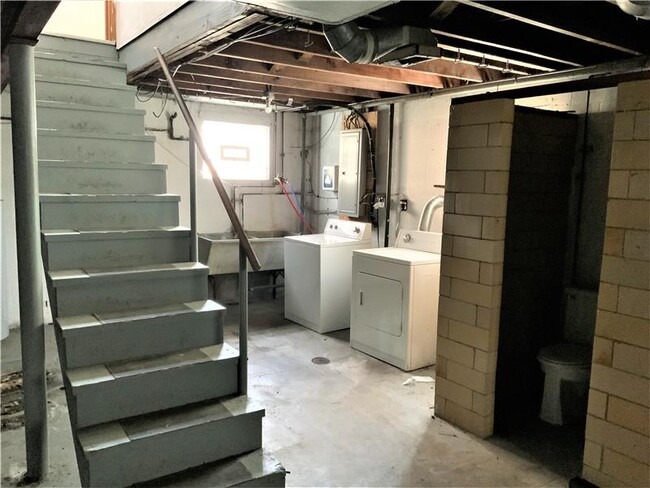 Building Photo - 2803 Cleveland Ave