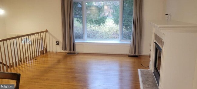 Building Photo - 2133 Hallmark Dr