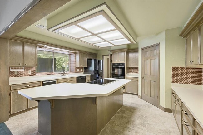 Building Photo - 3605 Silver Hill Cir