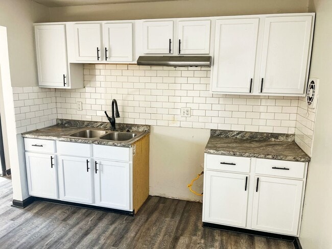 Building Photo - Charming South Columbus Home with Deck, Garage & Modern Upgrades