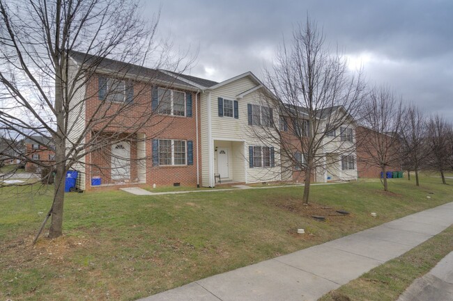 Primary Photo - New Kent Townhomes