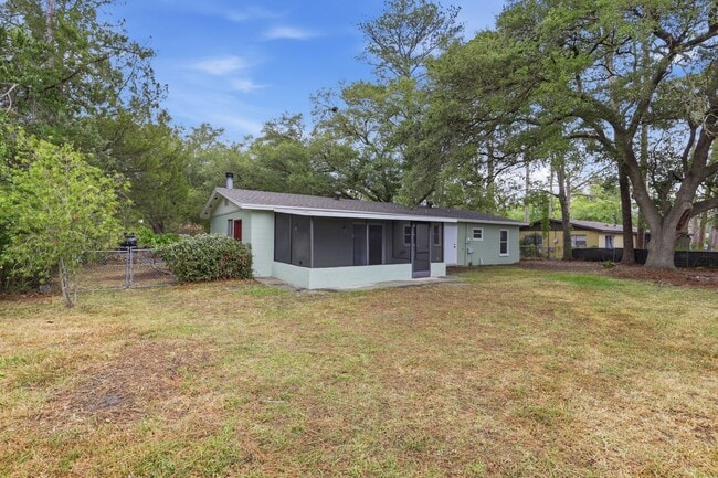Building Photo - 3 bedroom 2 bath house in Northwood Pines