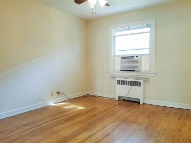 Building Photo - 2 bedroom in Riverside IL 60546