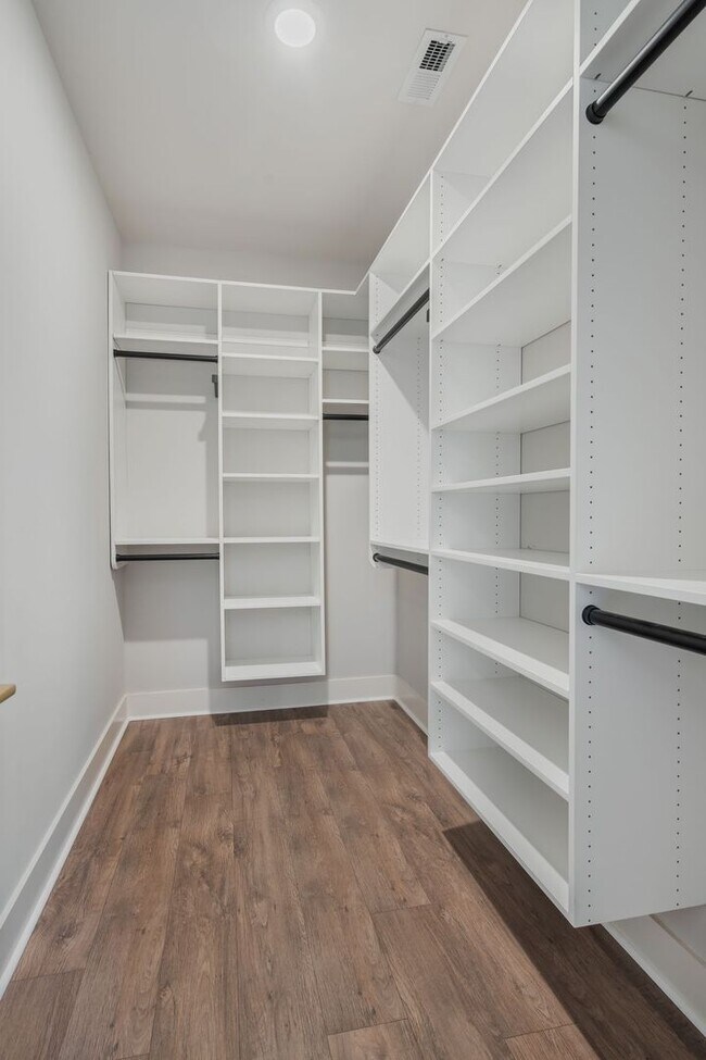 Building Photo - Gated Community - Villages of Stoneybrook