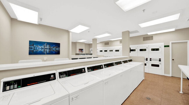 Building Photo - 401 E Ontario St