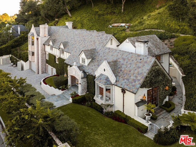 Building Photo - 10950 Bellagio Rd