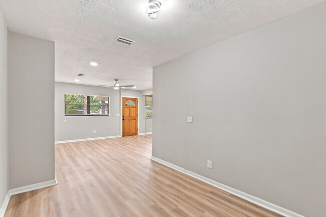 Building Photo - 7968 Renault Dr