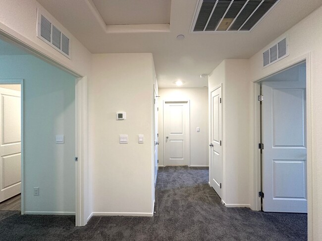 Building Photo - Serene Fort Apache Swc