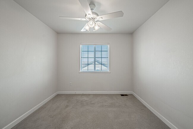 Building Photo - Spacious 5BD, 4BA Castle Rock Home with Fi...