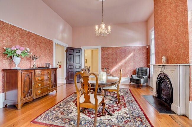 Building Photo - 629 Greene St