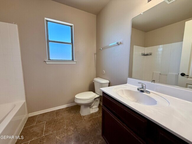 Building Photo - 14279 English Point Ave