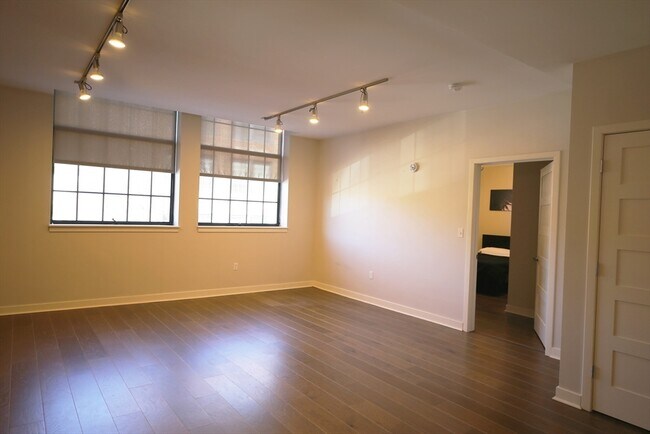 Primary Photo - 1245 Adams St