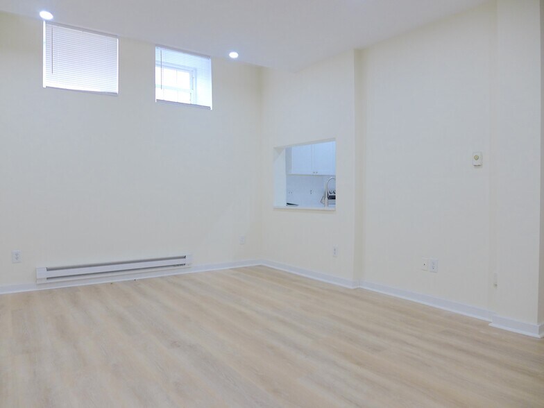 Building Photo - 458 Park Dr