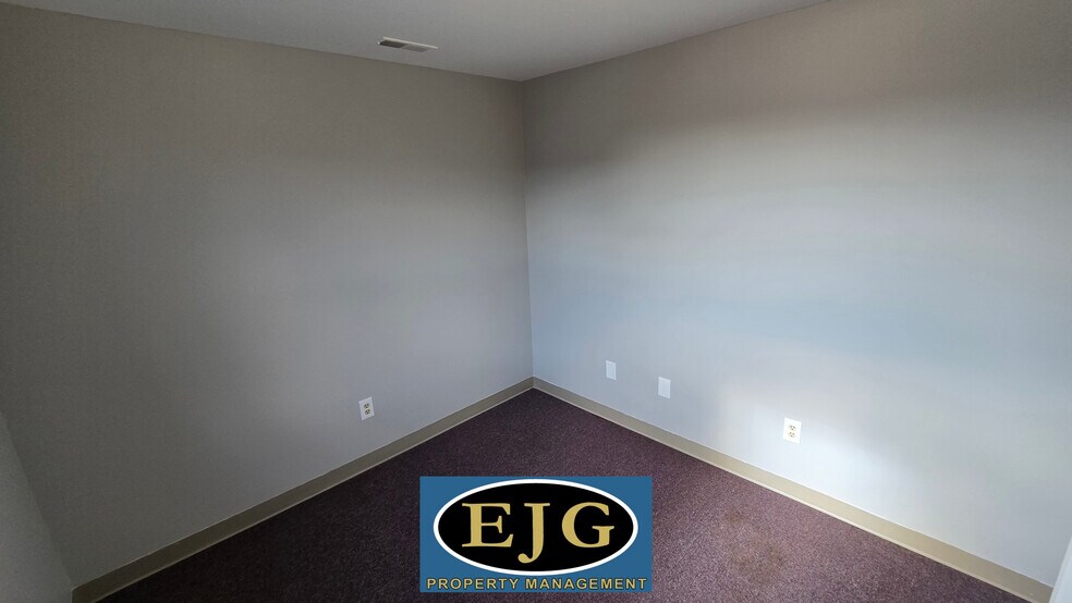 Building Photo - 26 Ledge St