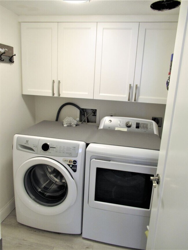 Building Photo - FURNISHED SIX MONTH RENTAL WATER VIEW BAHIA DEL MAR APRIL 29, 2026-OCT. 31, 2026