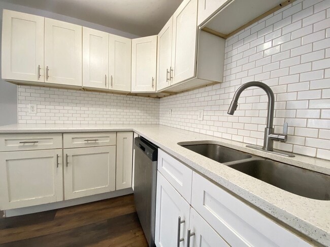Building Photo - 3 Bedroom Home With Central Air