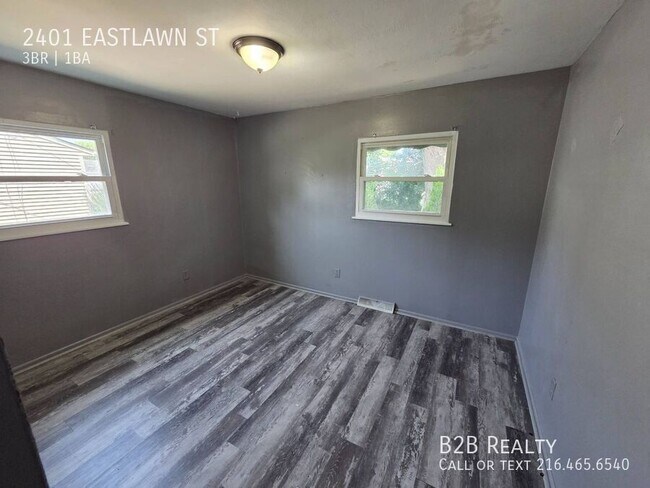 Building Photo - 2401 Eastlawn St