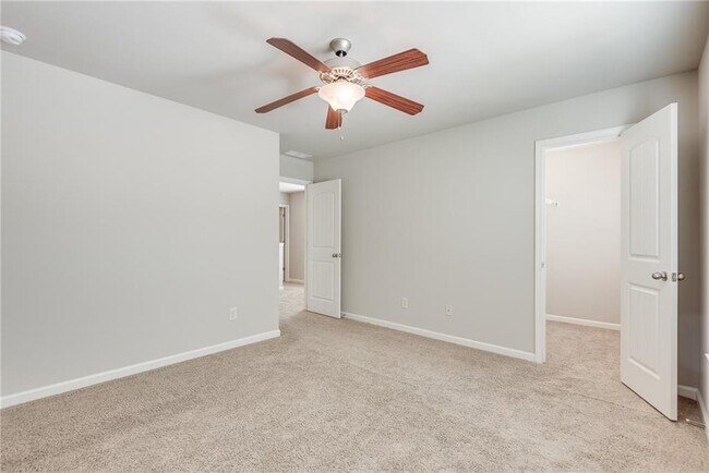 Building Photo - 933 Whitfield Oak Way NE