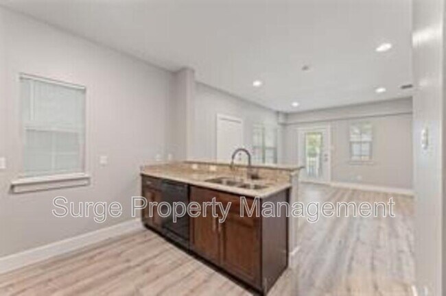 Building Photo - 13609 Pinnacle Cir W