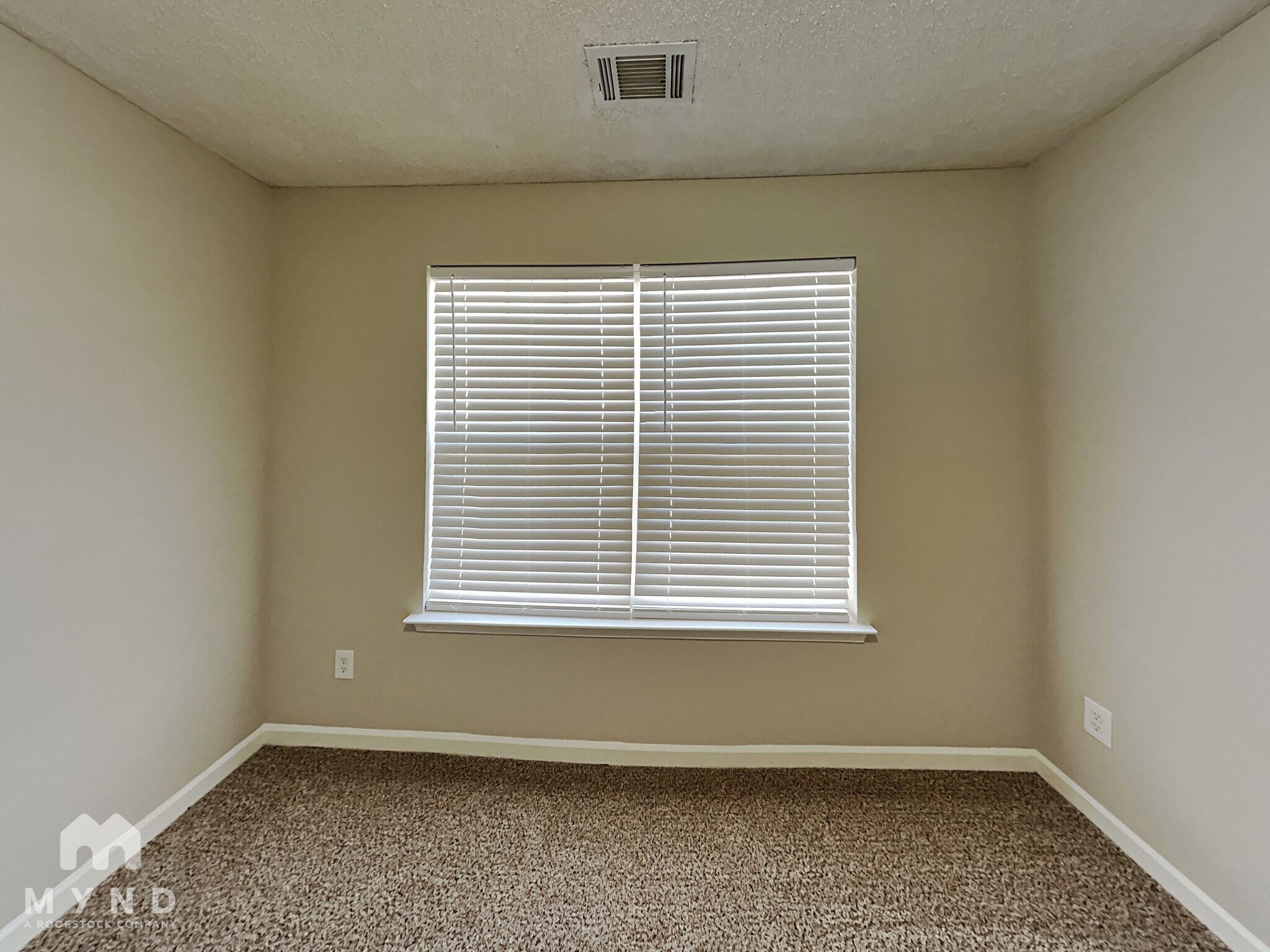 Building Photo - 6332 Hickory Ln Cir