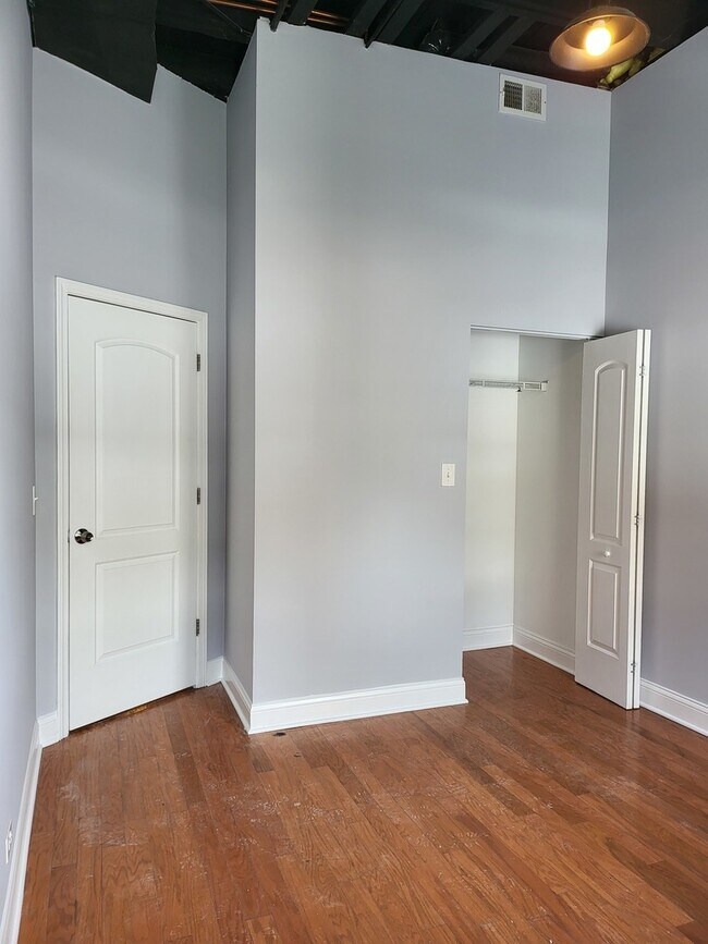 Building Photo - 3436 S Western Ave