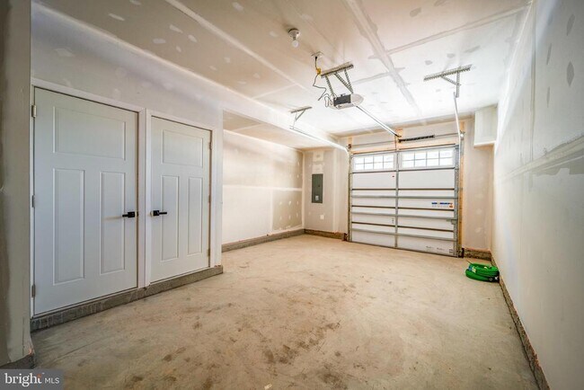 Building Photo - 14064 Sunrise Valley Dr