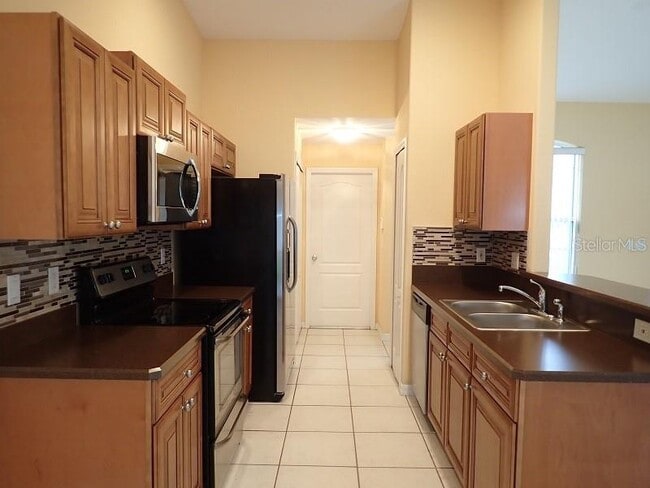 Building Photo - 12 Point of Woods Dr