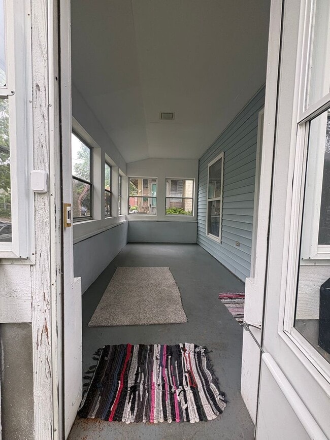 Building Photo - 3 Bd 1.5 Bath Single Family Home