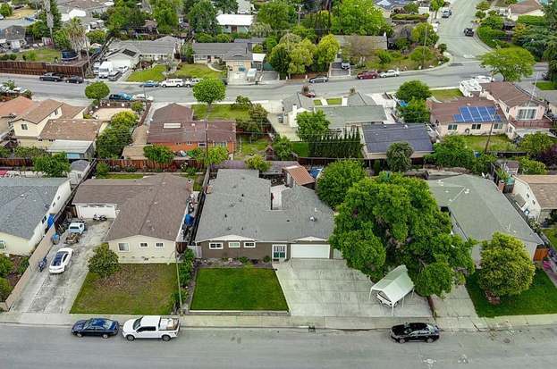 Building Photo - 384 Mccovey Ln