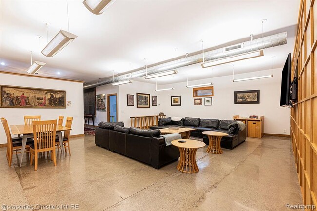 Building Photo - 3020 E Grand Blvd