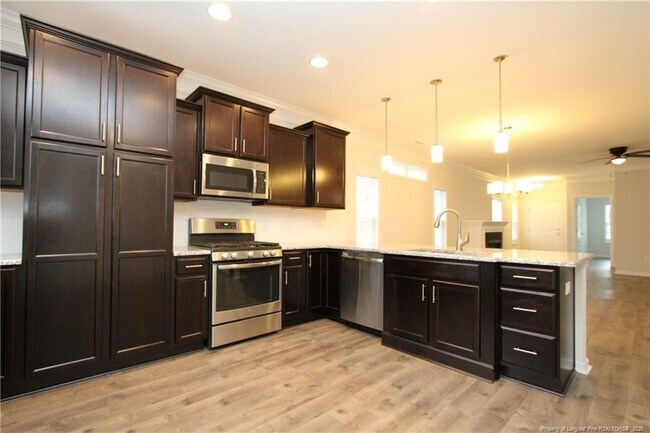 Building Photo - 1245 Russet Ln