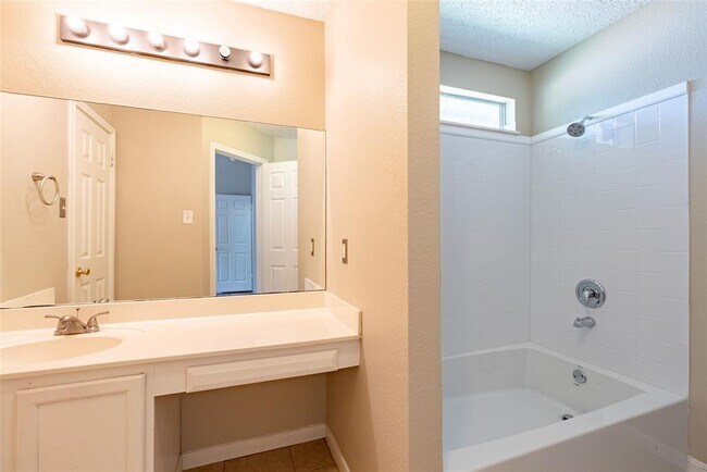 Building Photo - 1702 Verbena Way