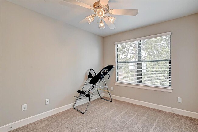 Building Photo - 2710 Hullsmith Dr