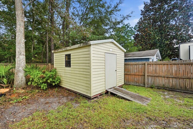 Building Photo - 121 Mill Ct