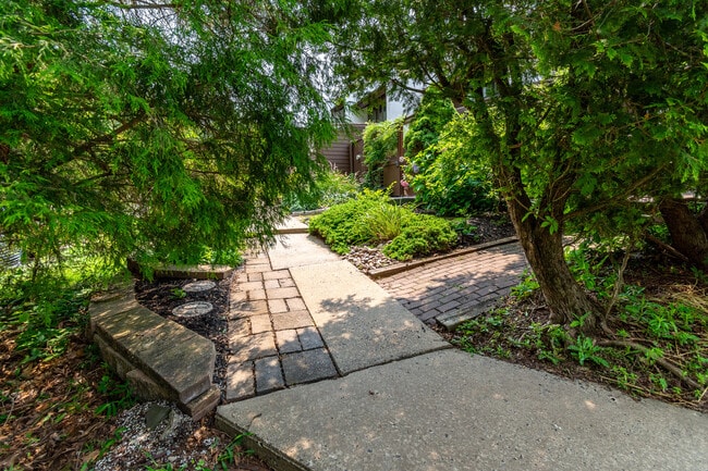 Building Photo - 9 Arden Way