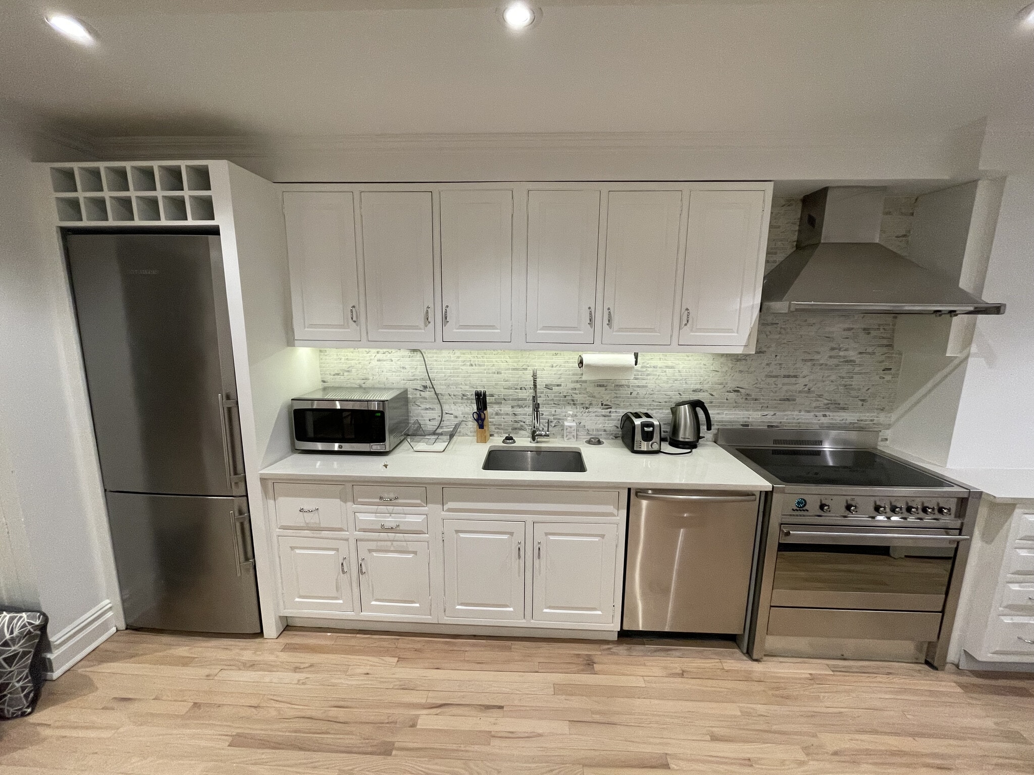 Building Photo - 115 E 37th St