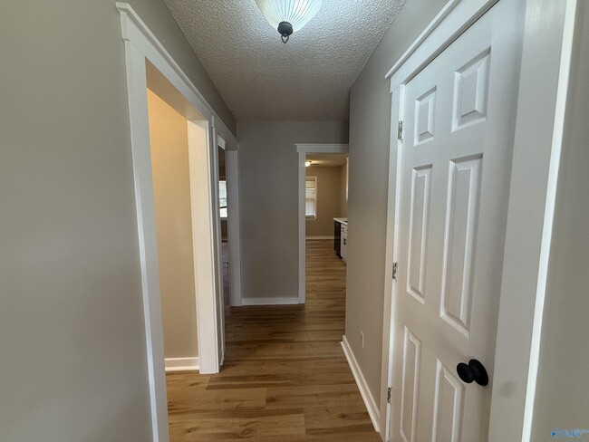 Building Photo - 143 Hollington Dr NE