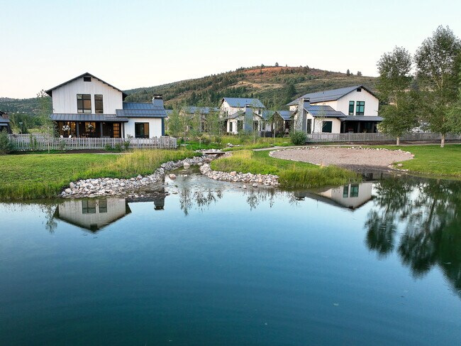 Building Photo - 425 Mail Cabin Dr