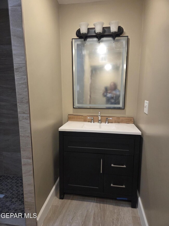 Building Photo - 15000 Ashford St