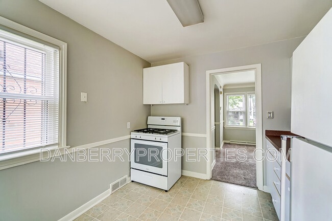 Building Photo - 833 Turner Ave