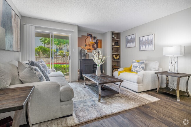 Building Photo - The Lennox