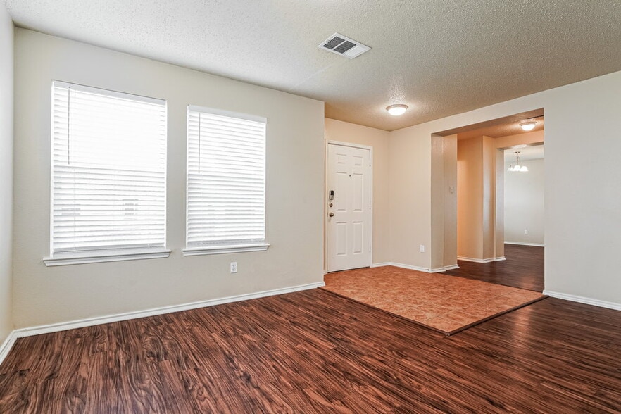 Building Photo - 604 Snowy Orchid Dr