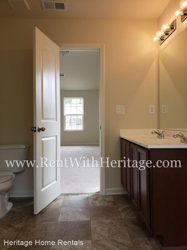 Building Photo - 3 br, 2.5 bath House - 4033 Sitka Drive