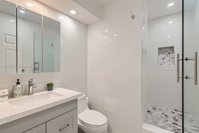 Building Photo - 2501 S Ocean Dr