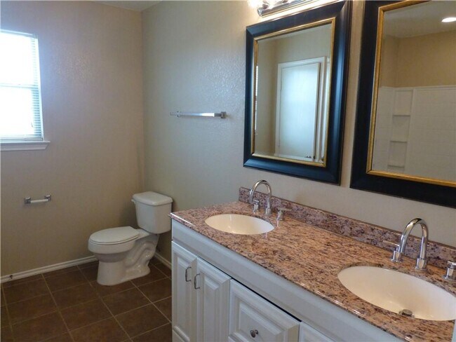 Building Photo - Beautiful Home on A Cul De Sac with Large Backyard