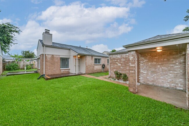 Building Photo - 18515 Meadows Way Dr