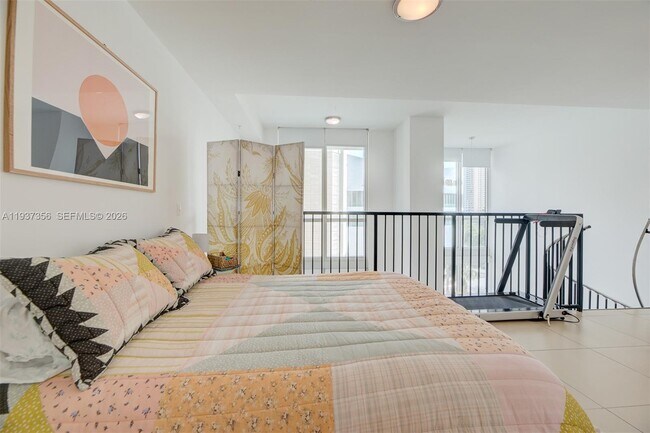 Building Photo - 300 S Biscayne Blvd