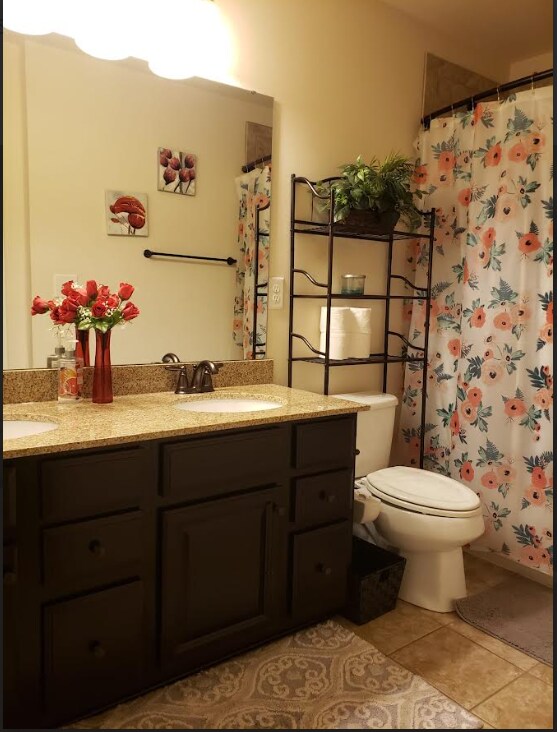 Building Photo - Spacious 4-Bedroom, 3-Bath Home with Moder...